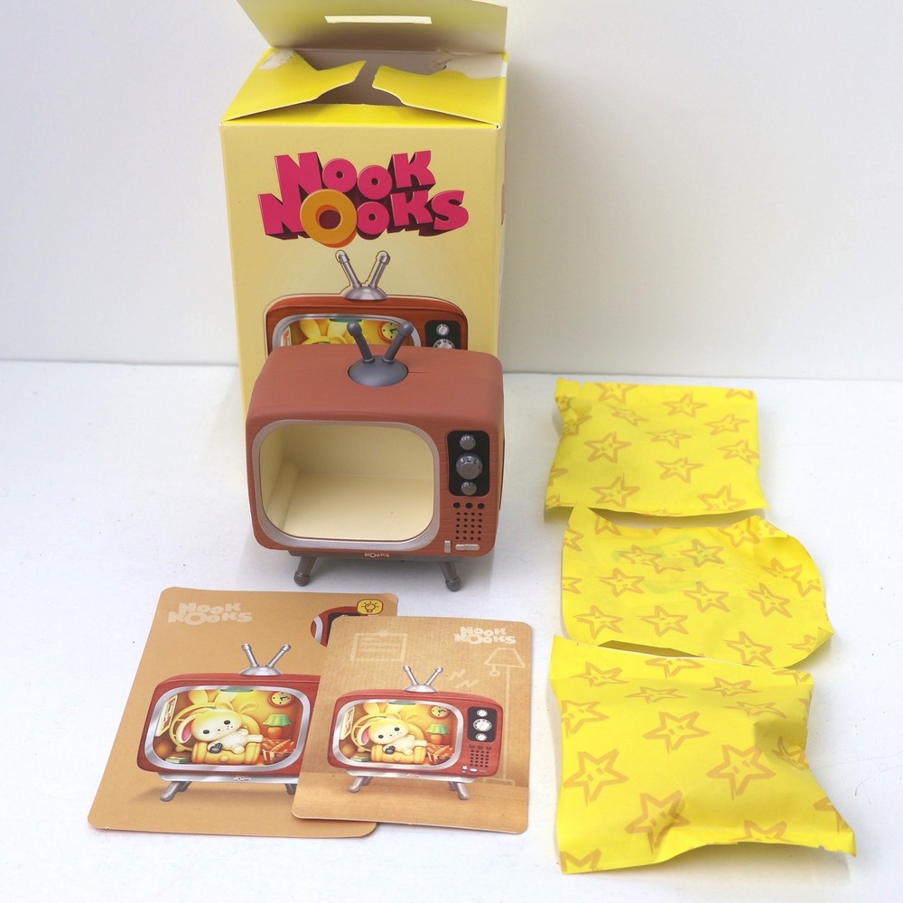 ZURU Nook Nooks Miniature TV Brown Unisex OS Retro Light Up Diorama
